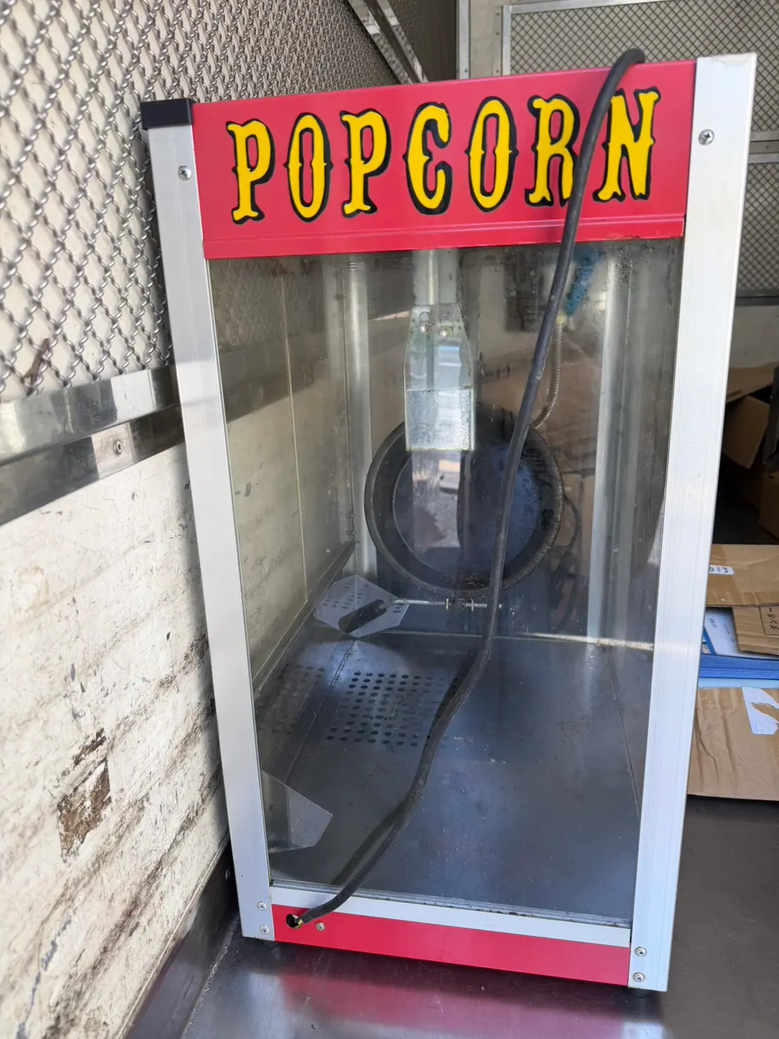 店舗閉店や事務所整理で出てきた厨房機器・什器・スチールラックなどの店舗用品