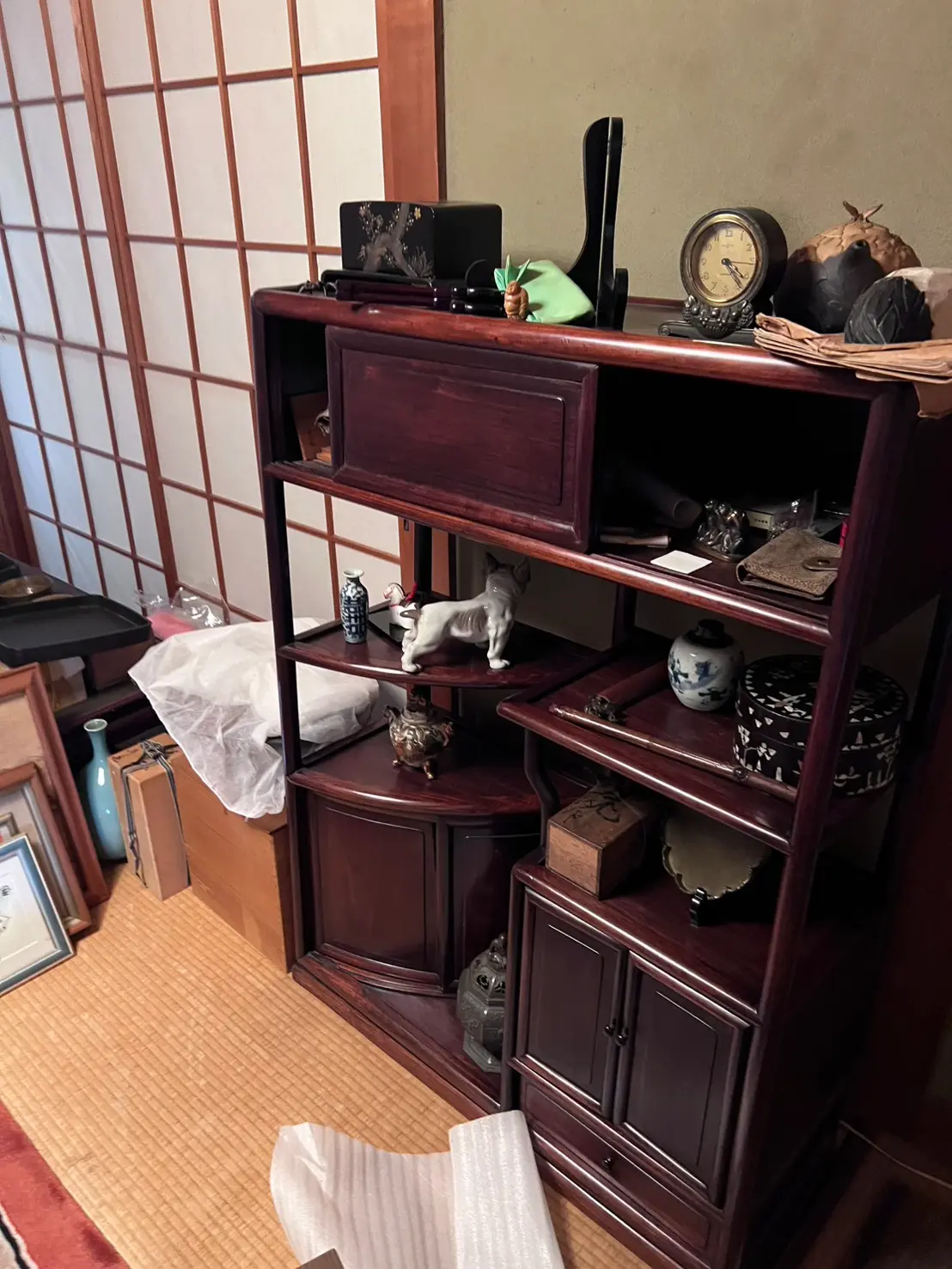 江波栄町で拝見した飾り棚・置物・時計・陶器などの古道具