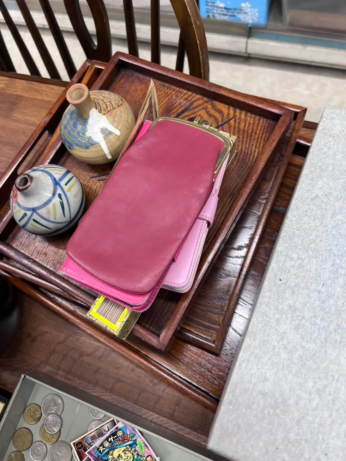 川口町でお買取りした財布・陶器・古銭類などの小物